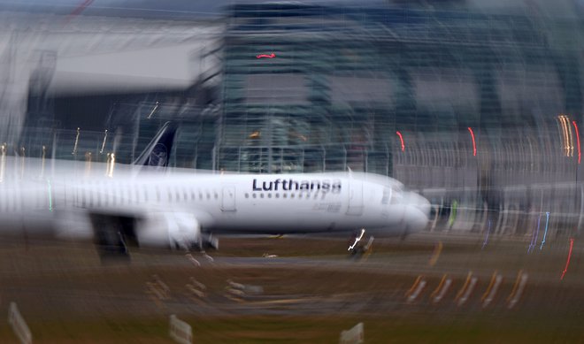 Lufthansa je odpovedala sredin polet iz Ljubljane v Frankfurt. Foto: Reuters