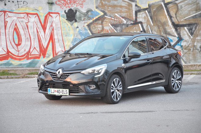 Renault clio sveže izdaje se najvišje postavi v izvedbi initiale paris, ki prepriča bolj kot najmočnejša pogonska kombinacija v testni izvedbi. Foto Gašper Boncelj