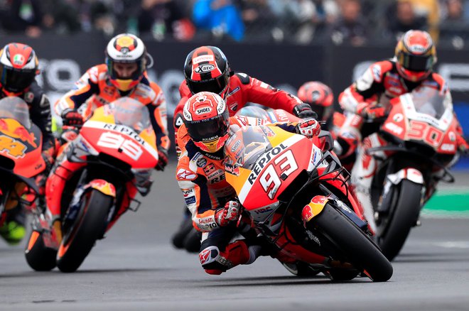 Svetovni prvak razreda motogp Marc Marquez (93) in njegovi izzivalci bodo morali potrpeti do prve dirke v sezoni. FOTO: Reuters