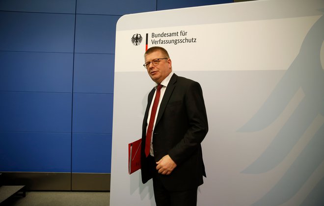 Predsednik nemške notranjeobveščevalne službe Thomas Haldenwang je Krilo AfD razglasil za ekstremno desno in kot tako nevarno za demokracijo. Foto: Afp