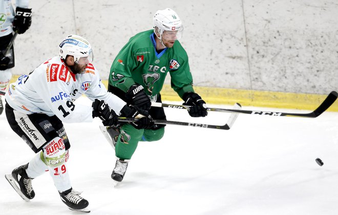 Za Aleša Mušiča in soigralce je sezone v AHL in DP predčasno konec. FOTO:Roman Šipić/Delo