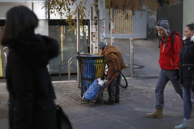 Z današnjim dnem so se morali zapreti tudi dnevni centri za brezdomce. FOTO: Leon Vidic/Delo