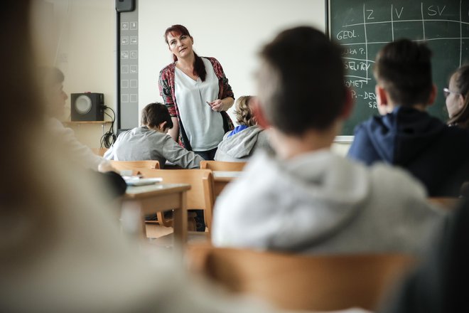 Na šolah, ki so svoje učilnice zaprle pretekli teden, je pouk že v nekaj urah stekel na tisoč in en virtualni način. FOTO:&nbsp;Uroš Hočevar/Delo