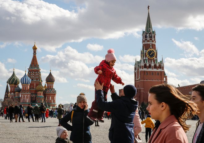 Dvaindvajset ljudi je priletelo z izrednim letom iz Moskve. FOTO: Tatjana Makejeva/Reuters