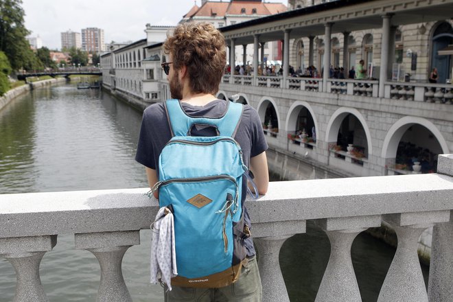 Da se je Ljubljana izpraznila, zelo občutijo tudi ponudniki nastanitev prek airbnb. Sezono bodo poskušali nadomestiti s ponudbami v zadnjem trenutku ali preusmeritvijo v dolgoročni najem. FOTO: Mavric Pivk