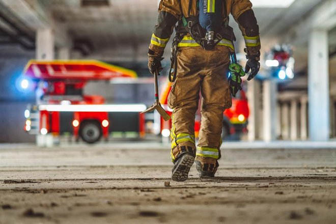 Za varnost ljudi in premoženja v Ljubljani skrbi 130 poklicnih gasilcev. FOTO: GBL