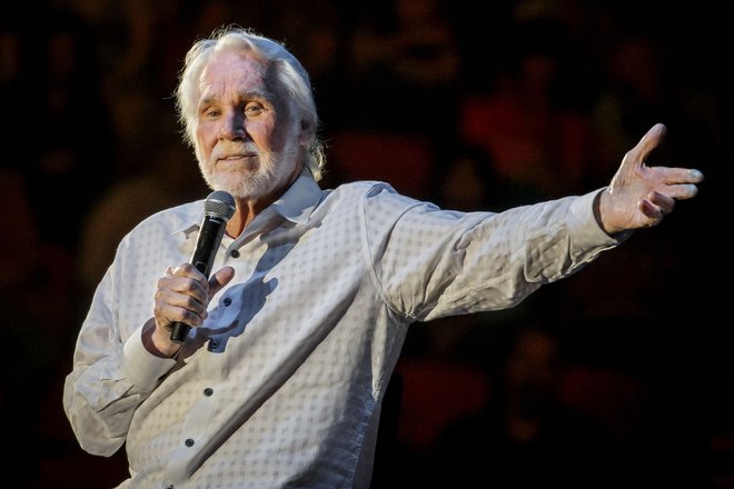 Kenny Rogers je v svoji karieri prodal več kot 105 milijonov albumov.&nbsp;FOTO: Suzanne Cordeiro/Afp