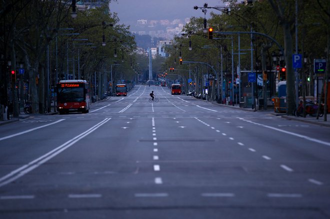 Pogled na izpraznjeno avenijo v Barceloni.&nbsp;Foto AFP