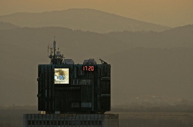 Zdaj je čas pandemije in težko se je izogniti tihemu pritisku po paralelah. FOTO: Matej Druznik/Delo