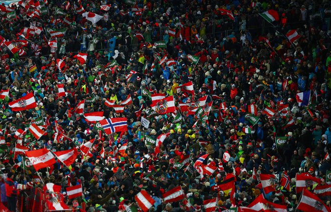 V Schladmingu se je znova zbralo približno 50.000 gledalcev. FOTO: Reuters