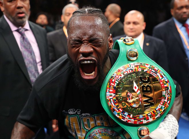 Deontay Wilder (na fotografiji) zmajuje z glavo zaradi anonimnih tekmecev Tysona Furyja. FOTO: AFP