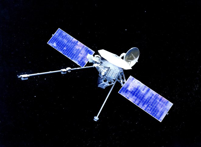 Mariner 10 je odlično opravil svoje delo. Menda še danes kroži okoli sonca. FOTO: Nasa