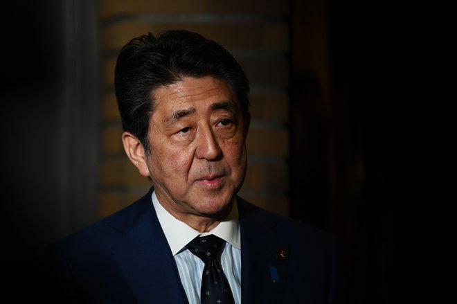 Za predsednika japonske vlade Šiniza Abeja preložitev OI pomeni poraz. FOTO: AFP