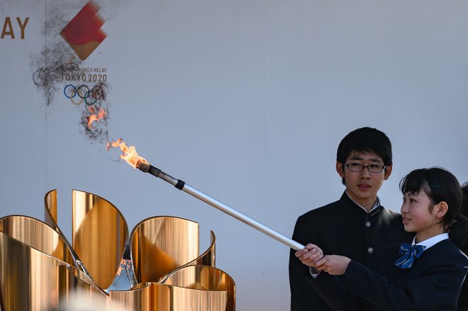 Tudi olimpijski ogenj bo za nekaj mesecev v osamitvi. FOTO: AFP