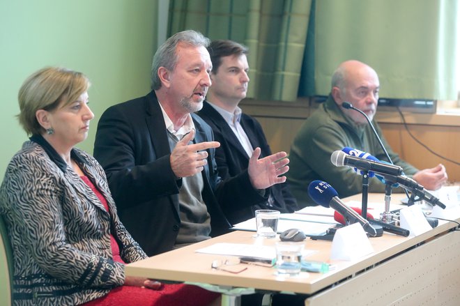 Ljudmila Novak, Milan Balažic, Jurij Kočar in Anton Komat dvomijo v poslovanje Termita. FOTO: Marko Feist/Delo