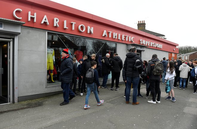 Charlton je svojčas nastopal v premier league. FOTO: Reuters