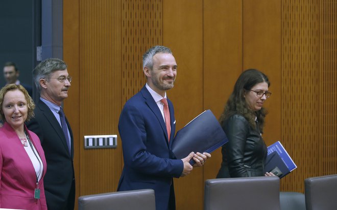 Centri pričakujejo dodatna navodila ministrstva za delo, ki ga vodi Janez Cigler Kralj. Foto Bla Samec