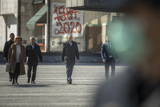 Predsednik vlade Janez Janša pravi, da v prvem svežnju protikoronskih ukrepov niso na nikogar pozabili. Foto Voranc Vogel