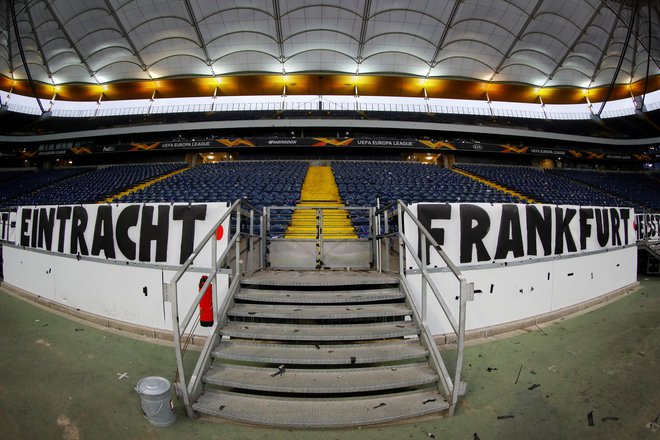 Tudi v Frankfurtu stadion že dolgo sameva. FOTO: Reuters