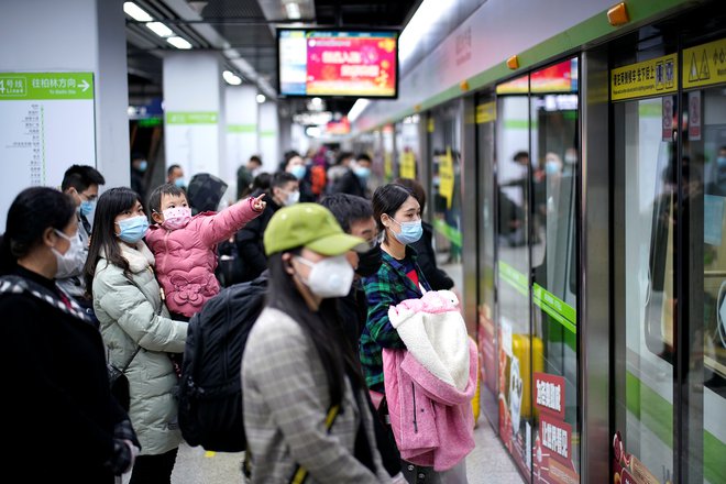Kitajska zdaj v statistiko epidemije codvida-19 uvršča tudi asimptomatične primere. Foto: Aly Song/Reuters