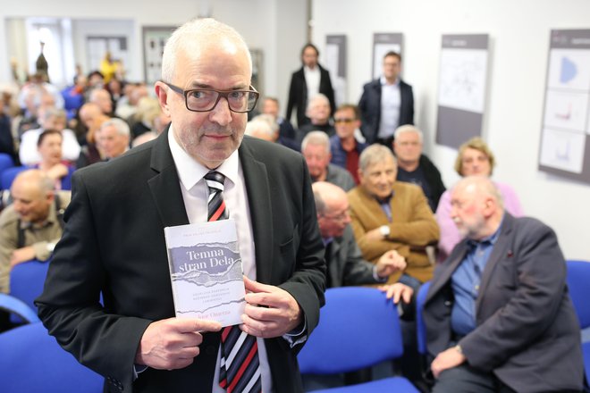 Igor Omerza na današnji predstavitvi knjige. FOTO: Tomi Lombar/Delo