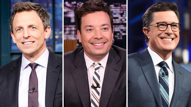 Zvezde ameriških pogovornih oddaj (z leve) Seth Meyers, Jimmy Fallon in Stephen Colbert oddajajo iz intime svojega doma. Foto NBC/CBS