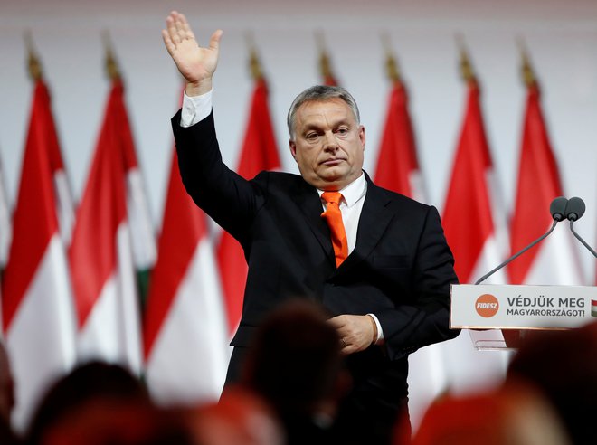 Bo madžarski premier Viktor Orbán moral pomahati svoji politični družini v slovo?&nbsp; FOTO: Laszlo Balogh/Reuters