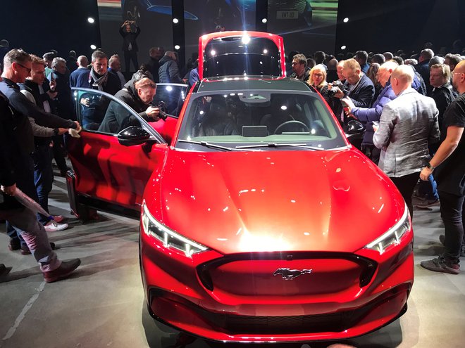 Ameriški avtomobilski industriji se zaradi nižjih zahtev po varčnosti ne bo treba veliko truditi z električnimi avtomobili, kot je ta ford mustang mach - E. FOTO: Lefteris Karagiannopoulos/Reuters