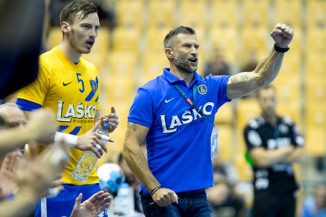 Novi trener Tomaž Ocvirk ne bi mogel boljše začeti nove zgodbe. FOTO: Blaž Samec/Delo