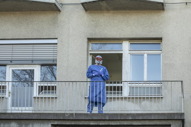 Zavod za blagovne rezerve ima podpisane pogodbe za 523 ventilatorjev, od tega je realno dobavljivih 323. Foto Voranc Vogel