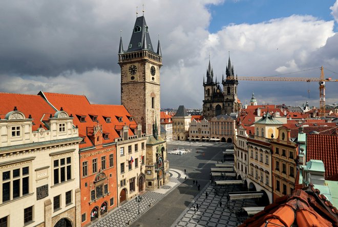 Praga je v teh dneh neprepoznavno prazna. FOTO: Reuters