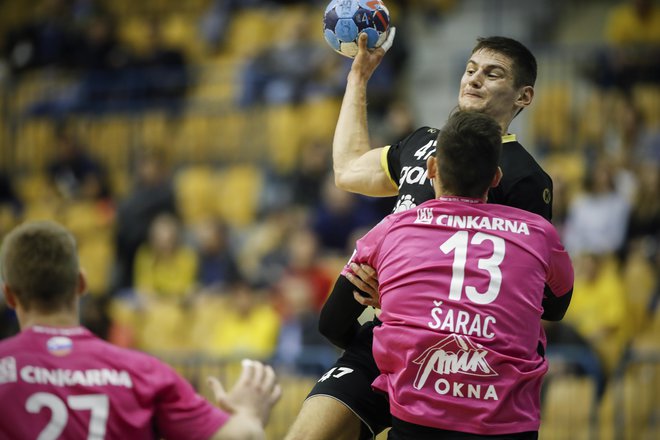 Aleks Kavčič (z žogo) je za Gorenje dosegel sedem golov. FOTO: Uroš Hočevar