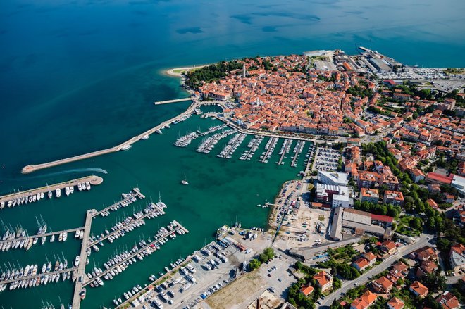 Izolska občina ima ambiciozne nepremičninske načrte, ki vključujejo gradnjo interaktiovnega ribiškega muzeja,&nbsp; kulturnega centra in neprofitnih stanovanj za mlade. FOTO: Jaka Ivančič, Občina Izola