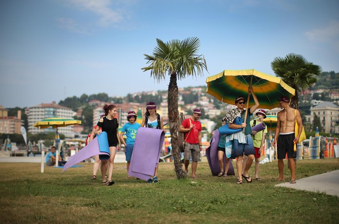 Portorož na vrhuncu turistične sezone je mikaven turistični cilj tudi za mlade goste z vseh koncev države in iz tujine. FOTO: Jure Eržen/Delo