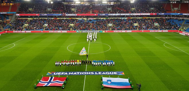 Na štadionu Ullevaal, čudovitem nogometnem objektu z 28.000 sedeži, ki je le pet kilometrov oddaljen od središča za smučarske skoke v Hollmenkolnu, so bili Slovenci opazno potrti in redkobesedni.