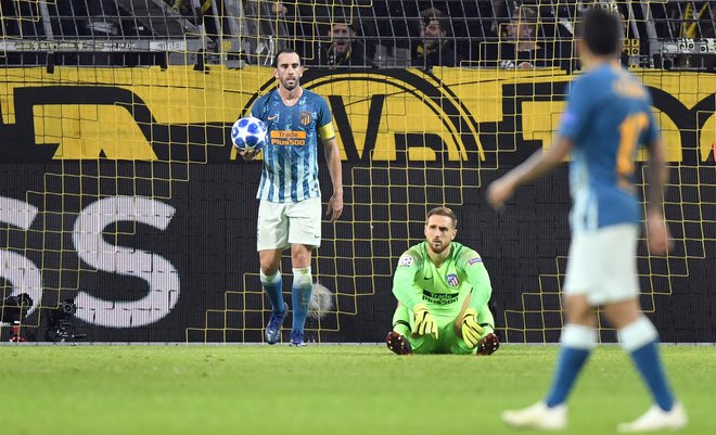 Jan Oblak je lahko po tekmi v Dortmundu le nemočno obsedel na tleh pred svojimi vrati.