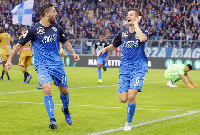 Miha Zajc (desno) se je takole veselil izjemno pomembnega gola v majici Empolija.