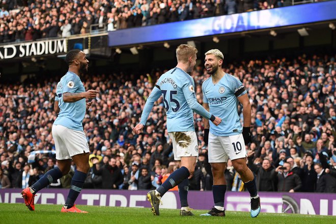 Napadalec Sergio Agüero (desno) igra v odlični formi v majici Manchester Cityja. FOTO: AFP