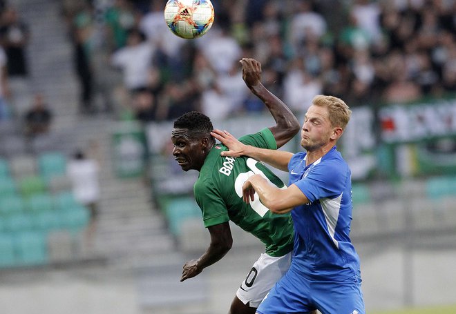 V 82. minuti je za Olimpijo izenačil Eric Boakye (na fotografiji levo), a tudi drugi zadetek za Ljubljančane, ki ga je dal Luka Menalo, je bil premalo, gostje so bili boljši. Fotografiji Mavric Pivk