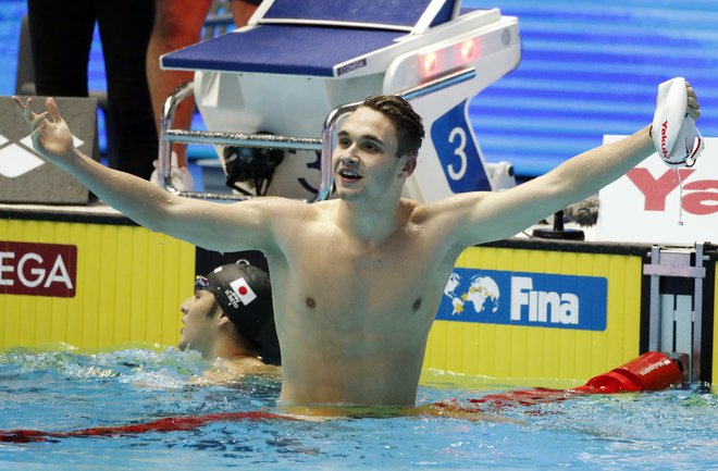 Najstnik Kristof Milak se je razveselil svetovnega rekorda na 200 m delfin. FOTO: Reuters