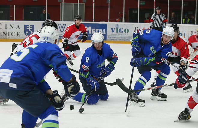 Slovenski hokejisti so bili dejavni v reprezentanci še tik pred zastojem športnega življenja zaradi pandemije novega koronavirusa. Japonsko so premagali s 6:2. FOTO: Jože Suhadolnik