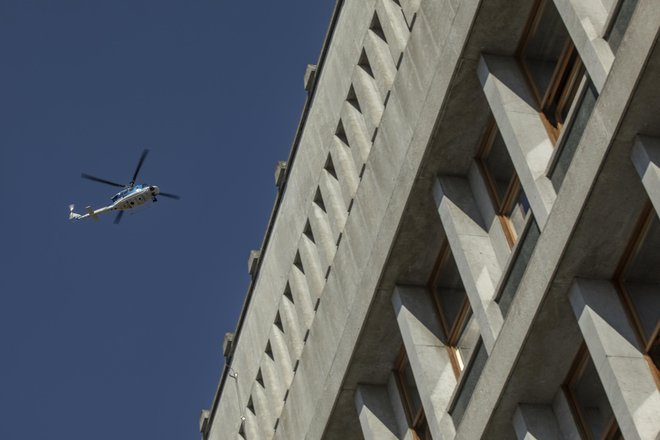 Dualizem v slovenski politiki je pronical v vse pore slovenske družbe, to odražajo tudi odgovori na vprašanje ali anketirani zaupajo, da bo vlada spoštovala demokratične standarde. FOTO: Voranc Vogel