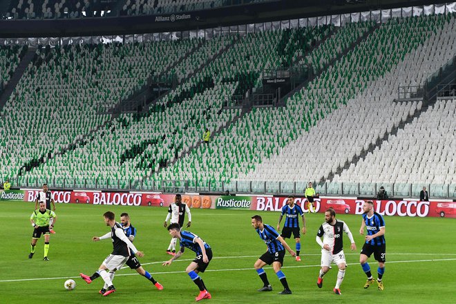 Italijanska liga se je prekinila pred praznimi tribunami. FOTO: AFP