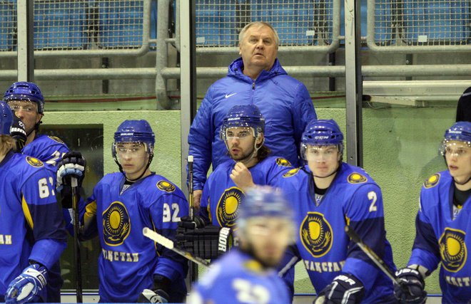 Vladimir Krikunov je nekoč vodil kazahstanske hokejiste, ki so imeli tako kot njegov sedanji klub Dinamo modre drese.<br />
FOTO: Tadej Regent/Delo