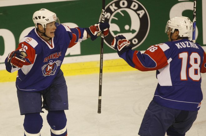 Uvrstitve med elito sta se pred 10 leti veselila sedanji kapetan risov Jan Urbas in kanadski Slovenec Greg Kužnik. FOTO: Tomi Lombar/Delo