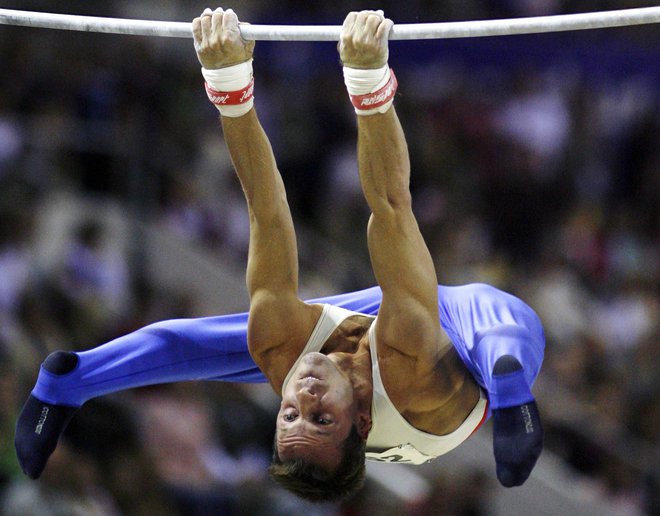 Aljaz Pegan je v športni gimanstiki vztrajal kar 33 let. Najbolje se je počutil na drogu. FOTO: Reuters