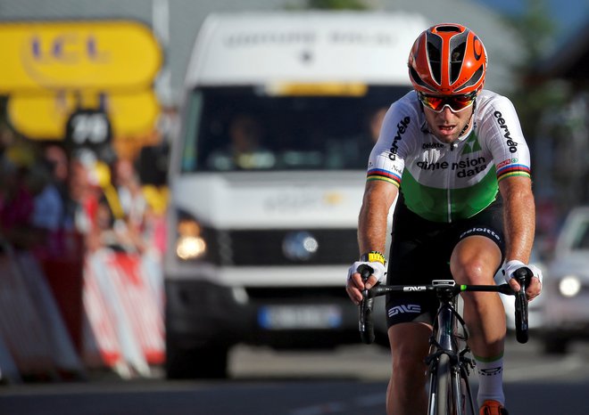 Mark Cavendish ima v zadnjih sezonah veliko težav, kljub temu pa ostaja eden najbolj priljubljenih kolesarjev med navijači. FOTO: Reuters