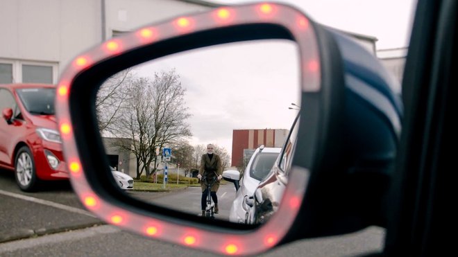 Avtomobilske rešitve so namenjene varovanju kolesarjev, ki prihajajo ob strani od zadaj. Foto Ford