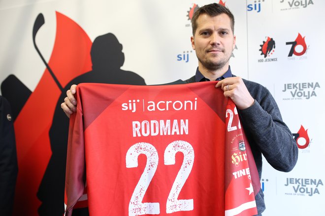 Marcel Rodman je nekoč nosil rdeči dres s številko 22, zdaj pa vodi športno strategijo jeseniškega kluba. FOTO: Tomi Lombar/Delo
