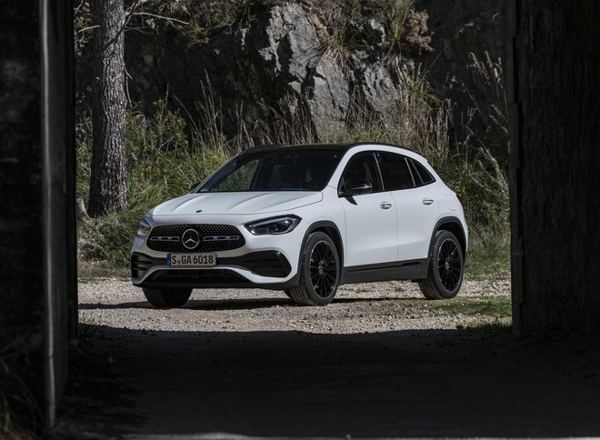 Mercedes-Benz GLA v drugi izdaji, še naprej je to vstopni SUV znamke z zvezdo.<br />
Foto Mercedes-Benz